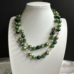 VINTAGE LISNER 2 STRAND GREEN GLASS BEAD, PEARL AND BOREALIS CRYSTAL NECKLACECE